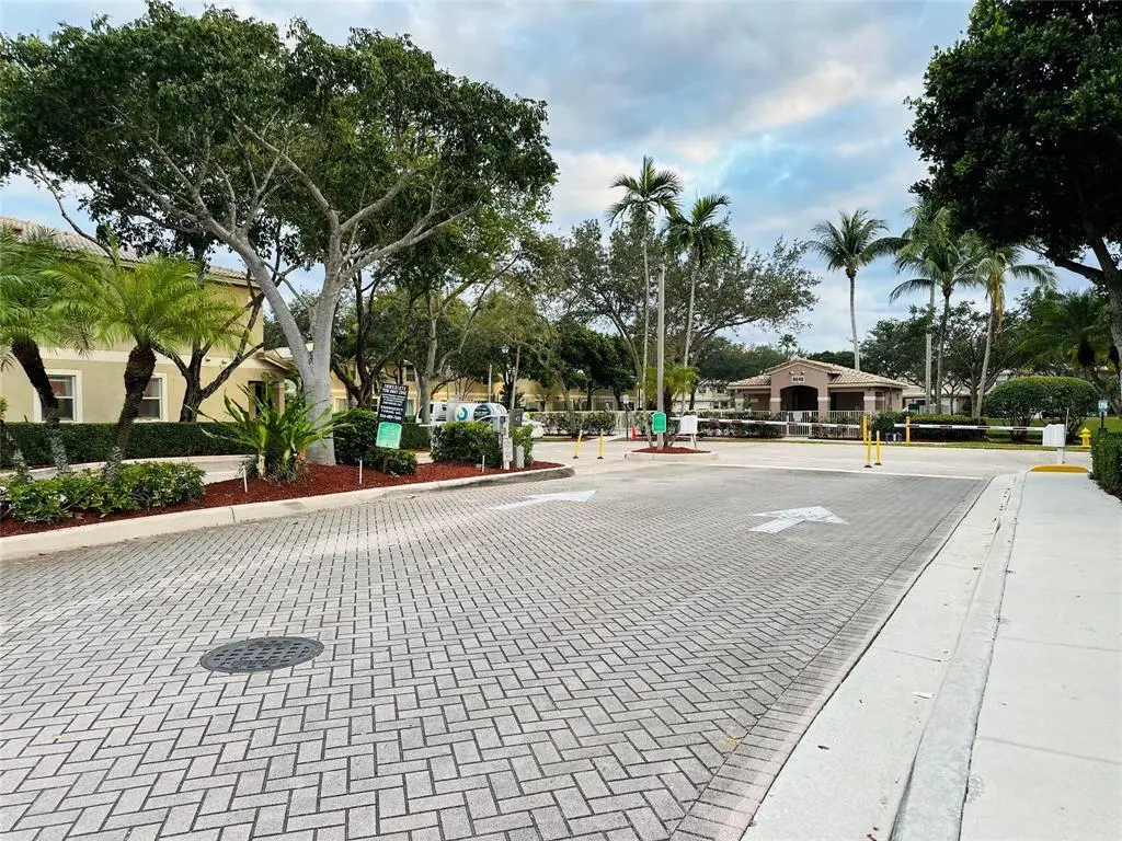 GetMedia (1) at 8537 W SOUTHGATE SHORES Circle, Tamarac