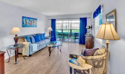 104 ROYAL OAK Drive 101, Vero Beach – Condominium for sale