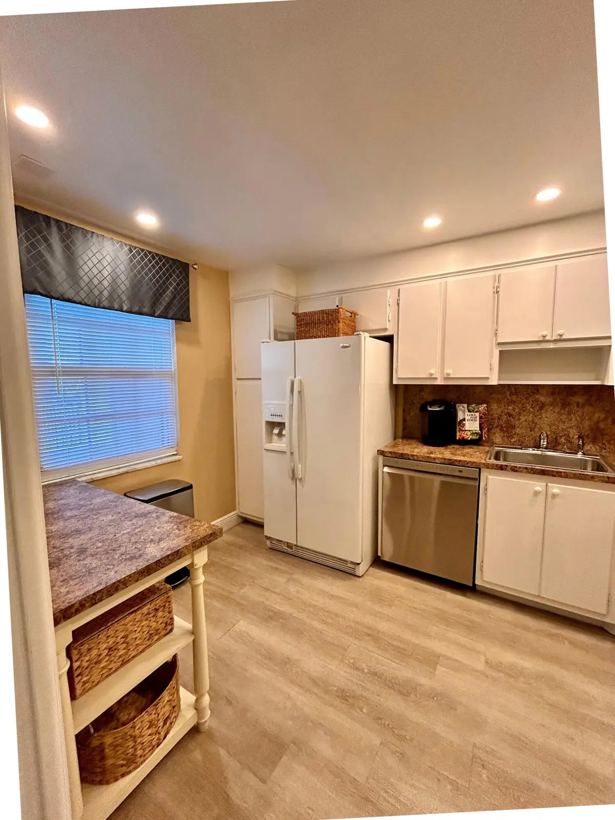Kitchen and water and ice disabled at 3850 OAKS CLUBHOUSE Drive 305, Pompano Beach