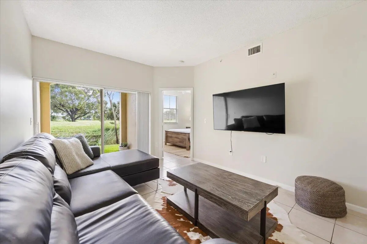 7 - Living Room at 2060 GREENVIEW SHORES Boulevard 308, Wellington