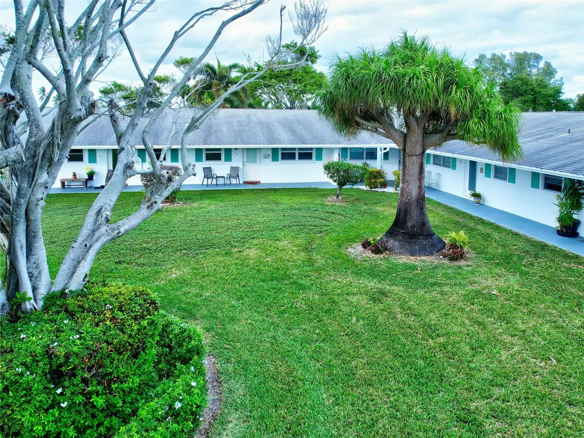 Photo 1 at 400 SW Golfview Terrace 111, Boynton Beach