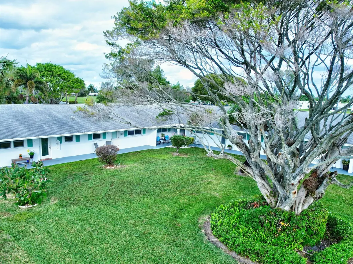 Photo 2 at 400 SW Golfview Terrace 111, Boynton Beach