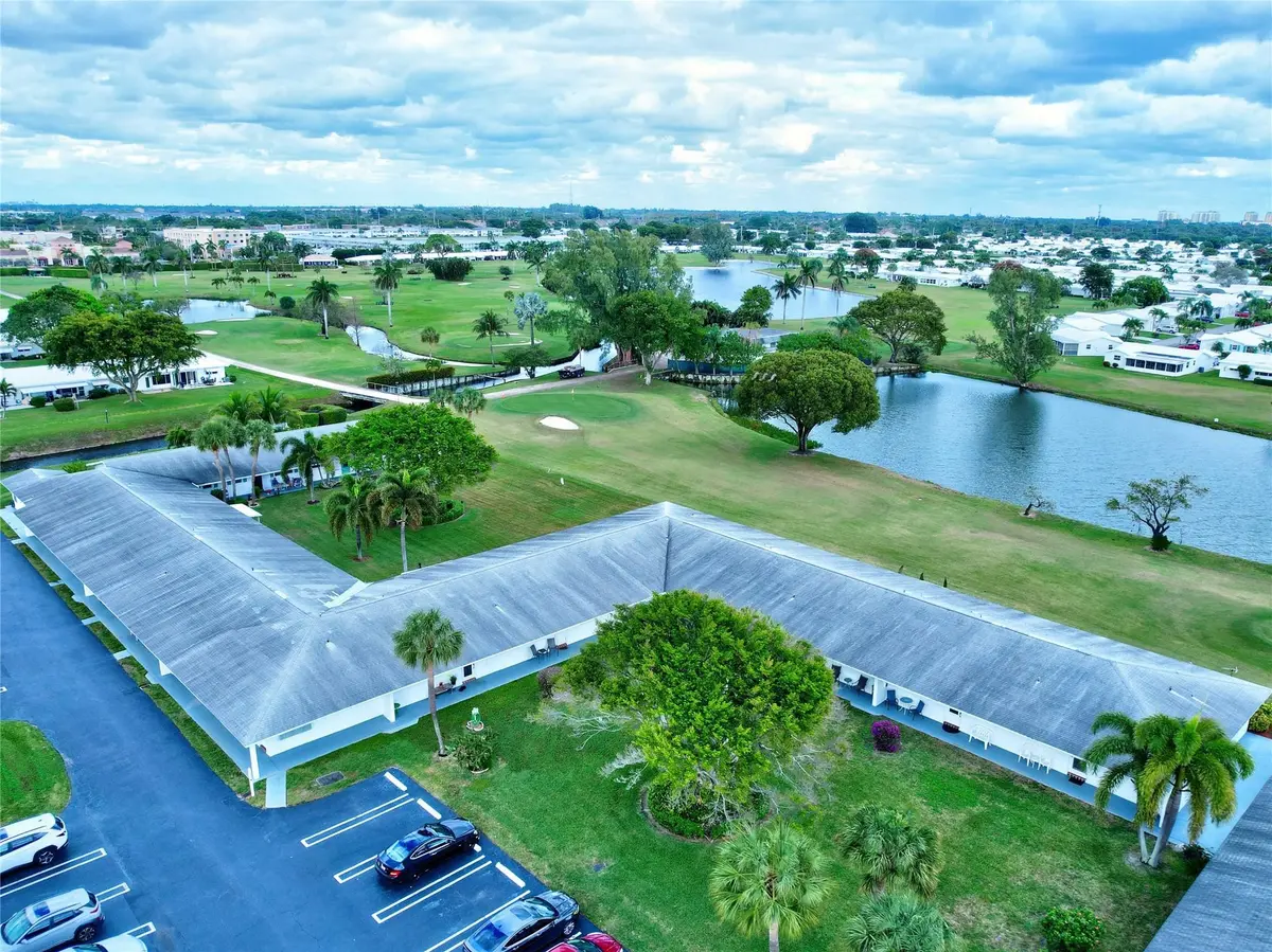 Photo 3 at 400 SW Golfview Terrace 111, Boynton Beach
