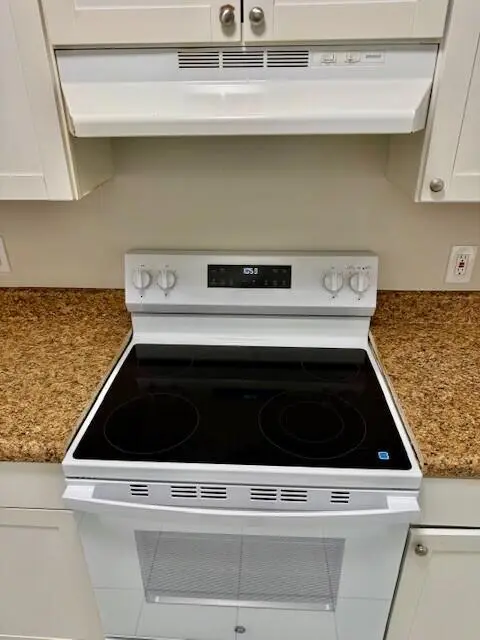 New Stove at 2303 S Federal Highway 5, Boynton Beach