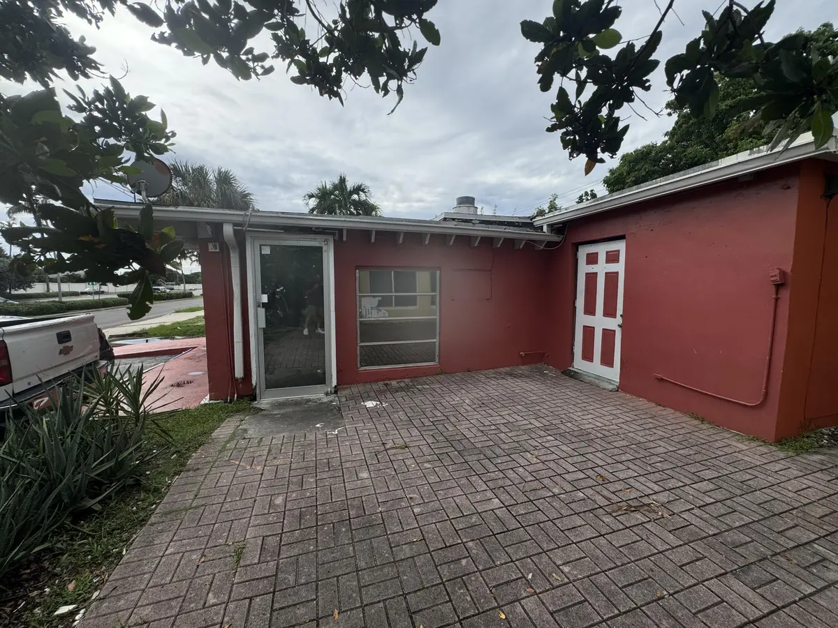 IMG_2912 - jpg at 261 E COMMERCIAL Boulevard, Oakland Park
