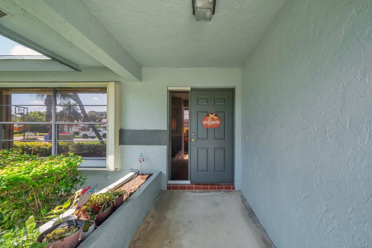 2 Entryway (2) at 142 PARKWOOD Drive, Royal Palm Beach