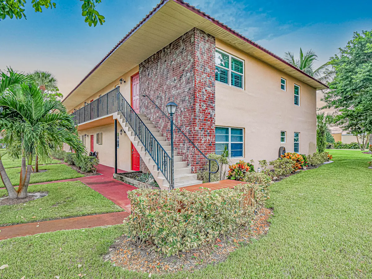 Front View at 1975 SW Palm City Road 39 J, Stuart