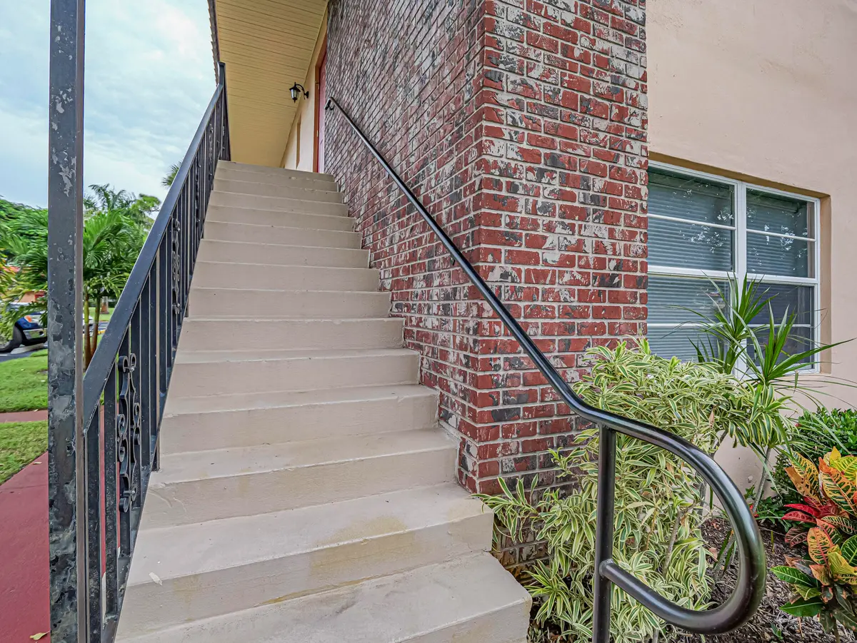 Corner Unit at 1975 SW Palm City Road 39 J, Stuart