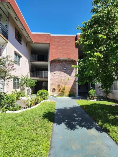 2901 NW 47th Terrace 143C, Lauderdale Lakes – Condominium for sale