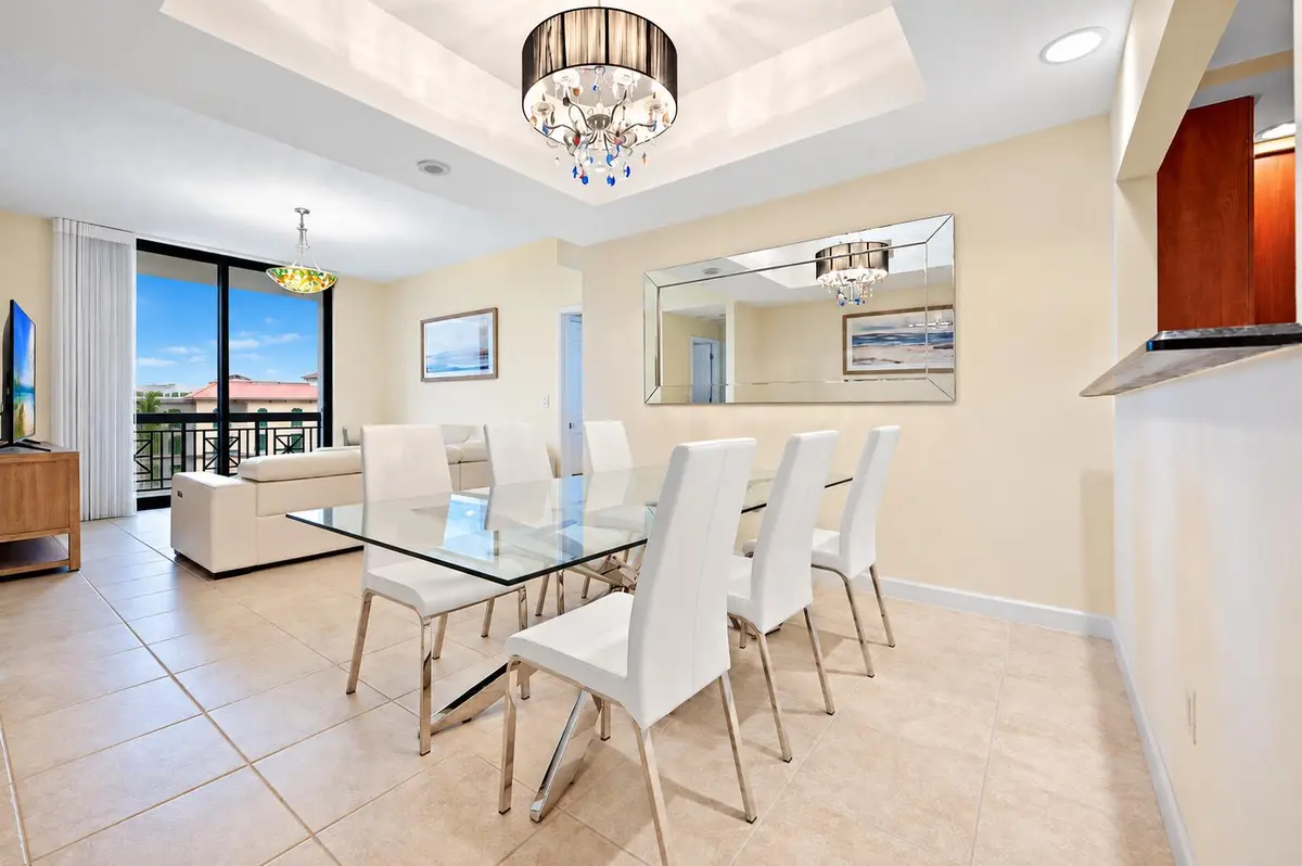 living dining at 801 S Olive Avenue 601, West Palm Beach