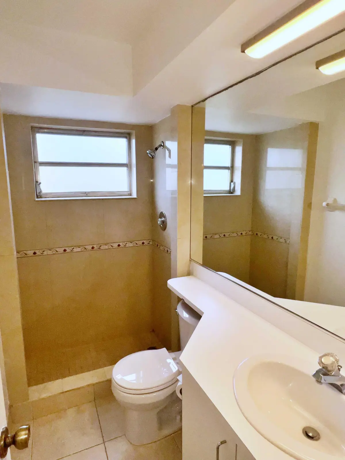 Bathroom 2 at 248 SE 8TH Terrace, Deerfield Beach