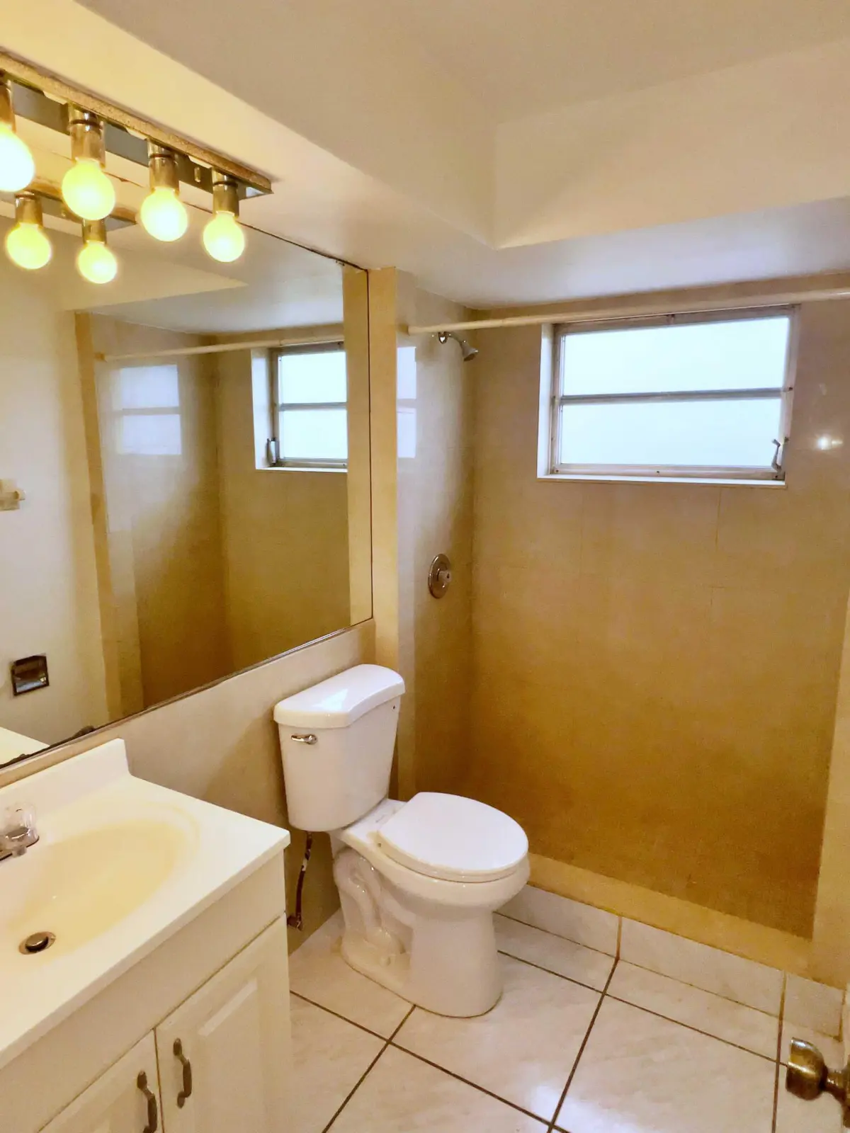 Bathroom 1 at 248 SE 8TH Terrace, Deerfield Beach