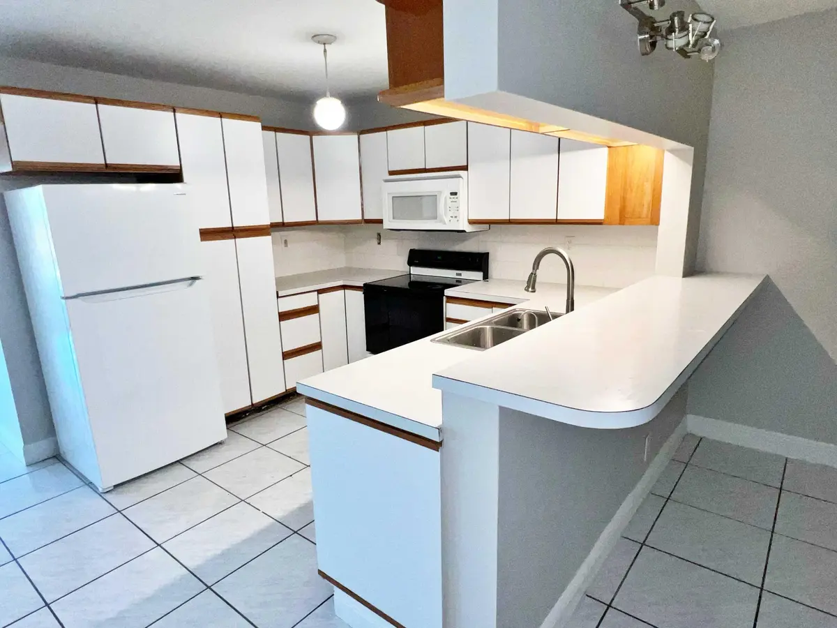 Kitchen 2 at 248 SE 8TH Terrace, Deerfield Beach