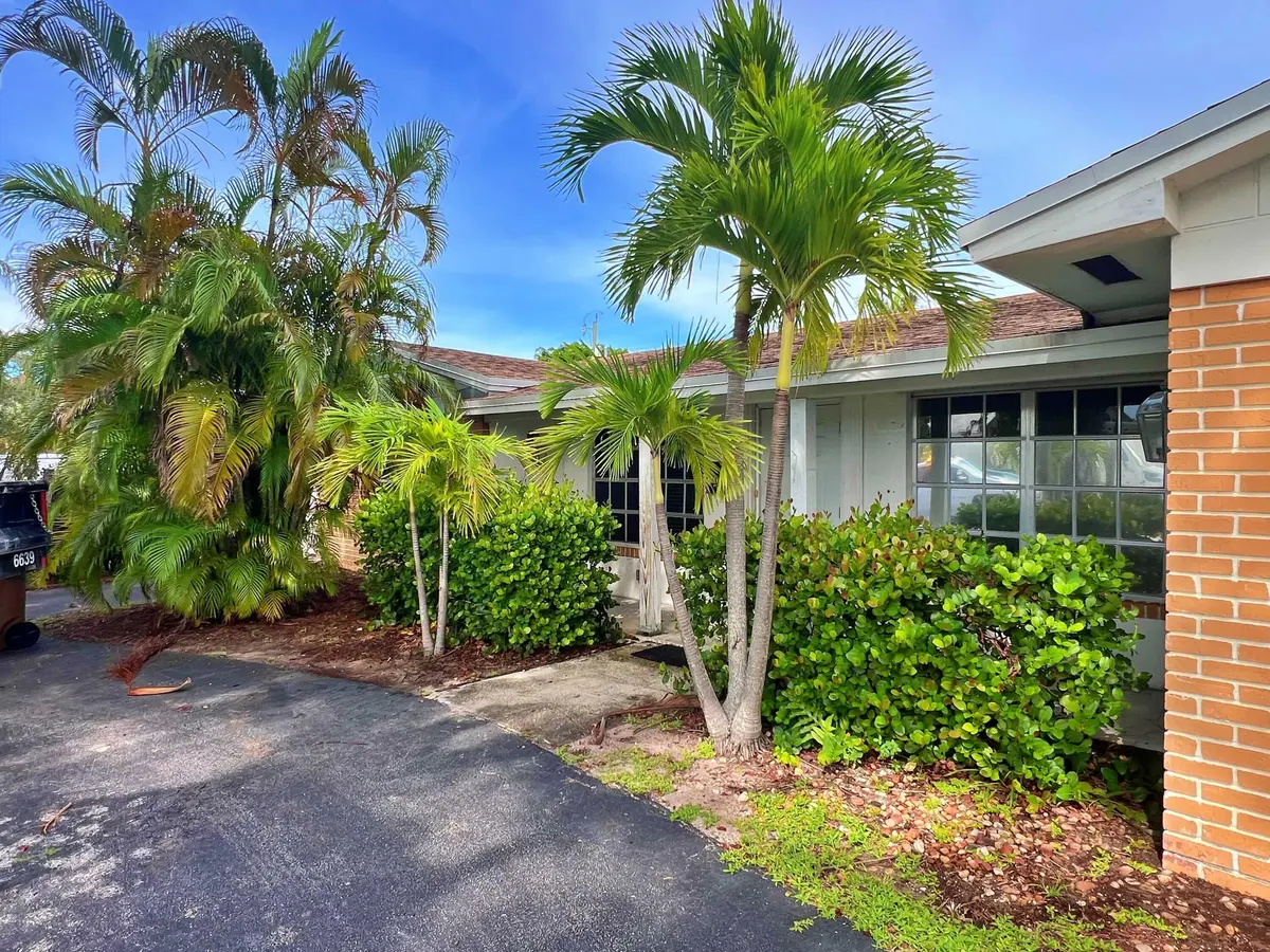 House Front at 248 SE 8TH Terrace, Deerfield Beach
