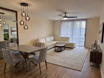 1101 COLONY POINT Circle 220, Pembroke Pines – Condominium for sale