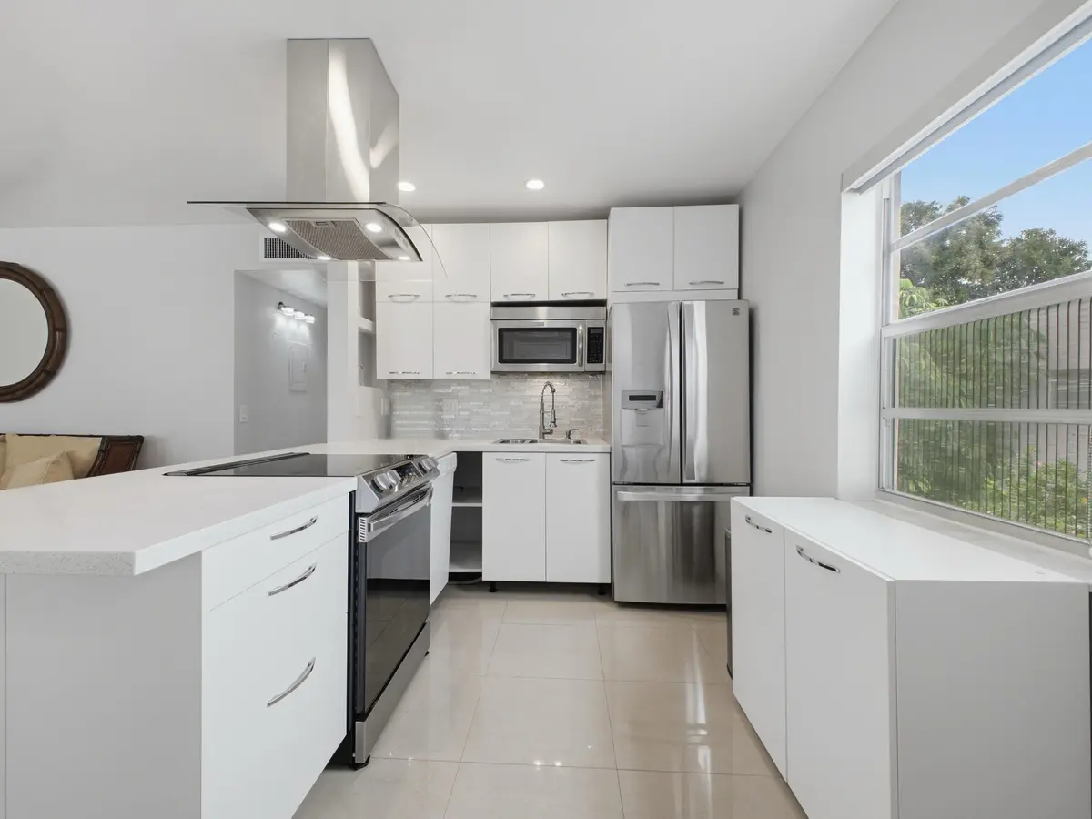 Kitchen 2 at 471 Capri J, Delray Beach
