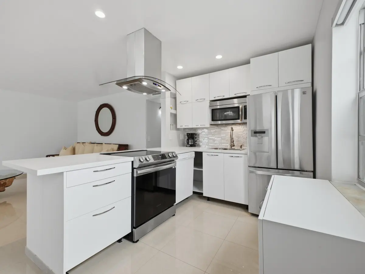 Kitchen 3 at 471 Capri J, Delray Beach