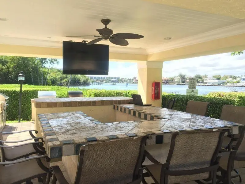 hbc bar at 3594 S OCEAN Boulevard 301, Highland Beach