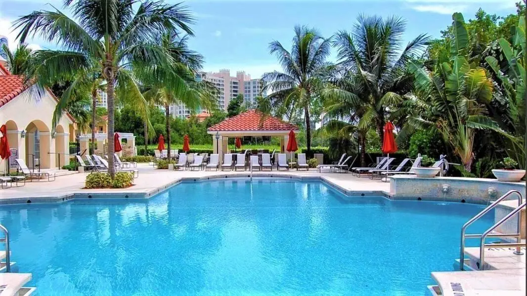 hbc pool at 3594 S OCEAN Boulevard 301, Highland Beach