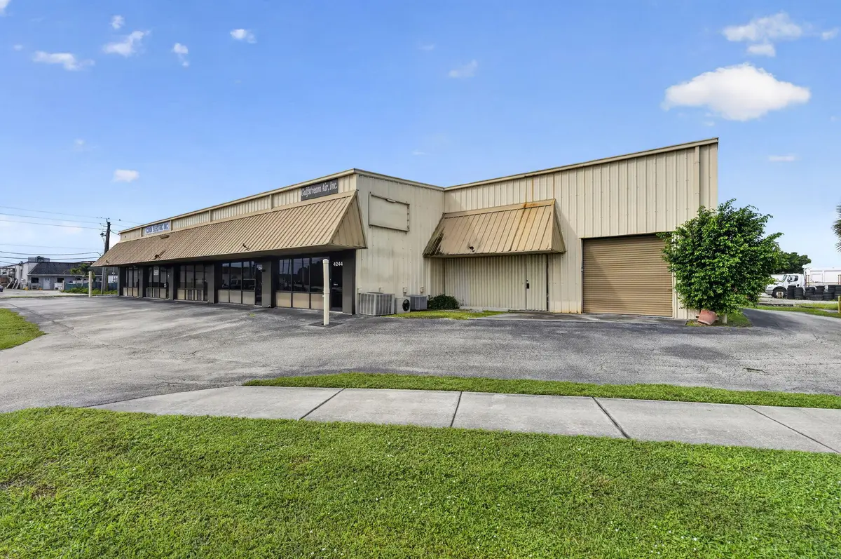 3-web-or-mls-_MLP0593 at 4248 SE COMMERCE Avenue, Stuart