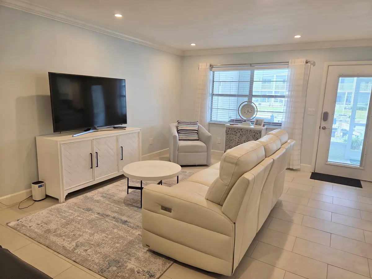110 Shore Court 112-B, North Palm Beach, FL – photo 1
