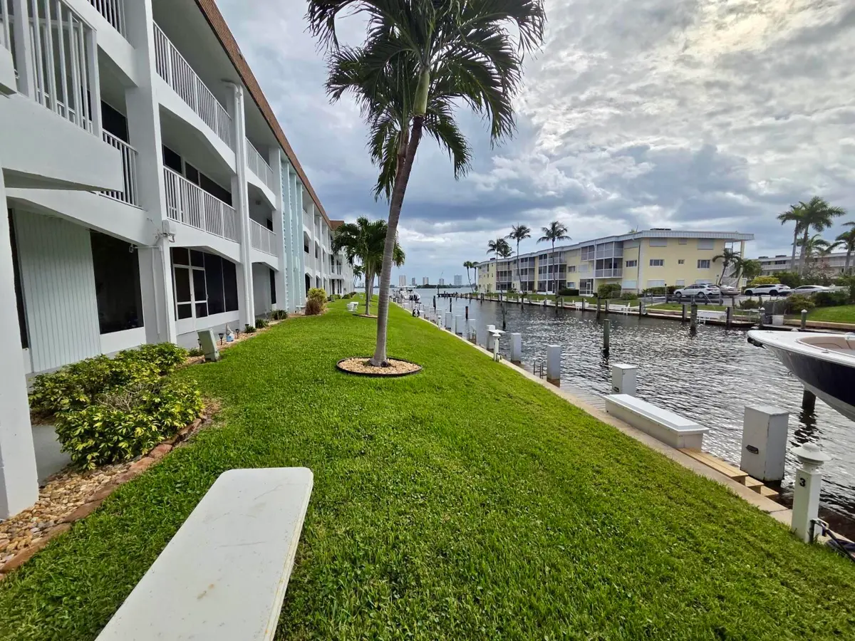 110 Shore Court 112-B, North Palm Beach, FL – photo 4