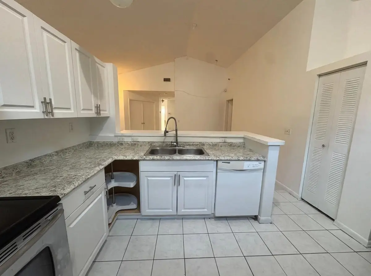 image4 at 838 E PALM RUN Drive, North Lauderdale