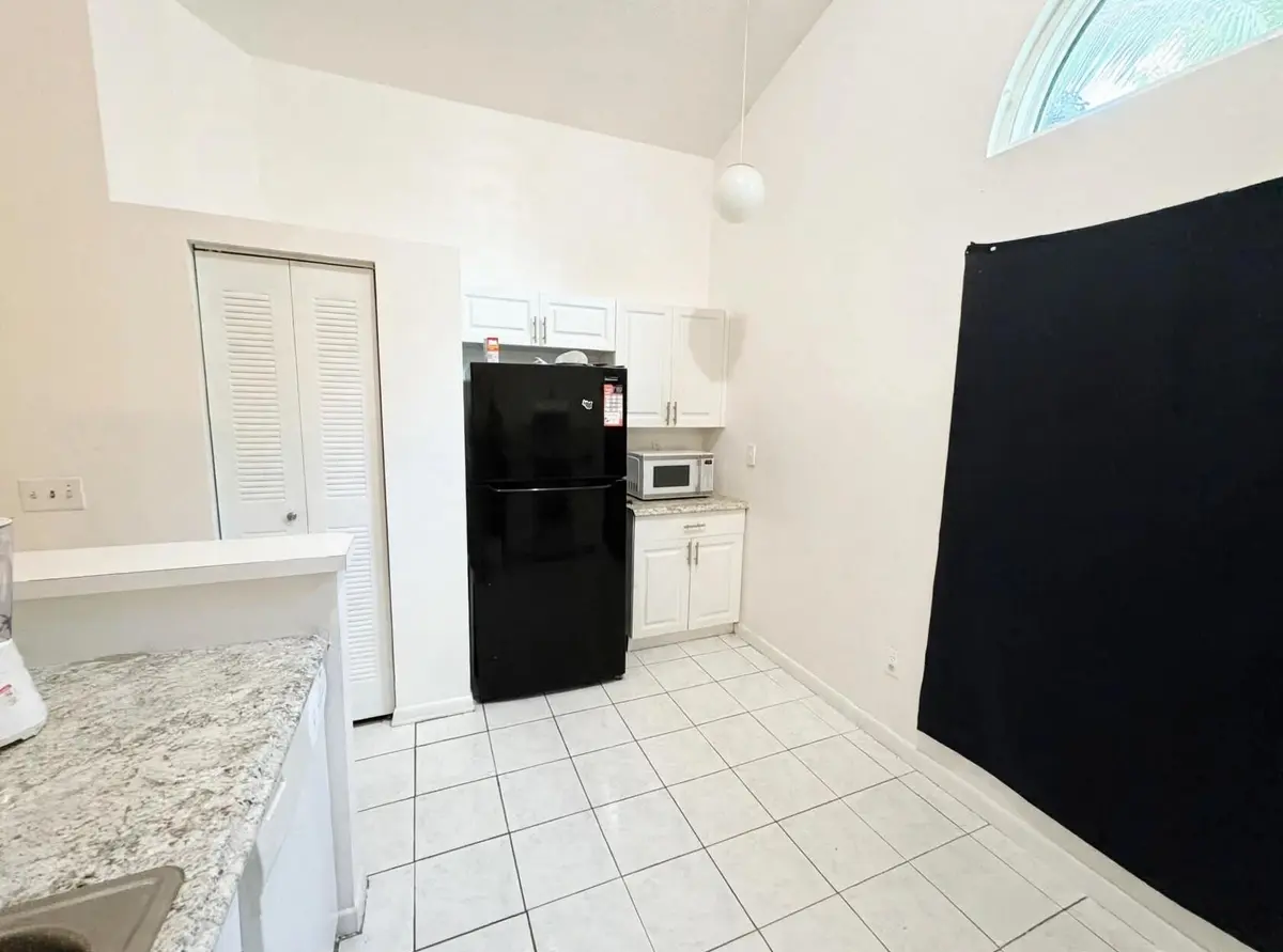 image3 at 838 E PALM RUN Drive, North Lauderdale