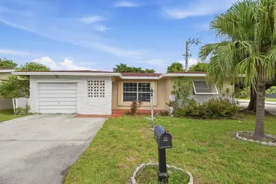 901 NW 48th Place, Pompano Beach – Single Family Residence for sale