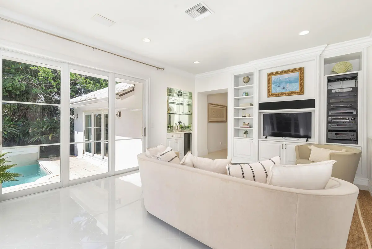 low-8 at 216 BAHAMA Lane, Palm Beach