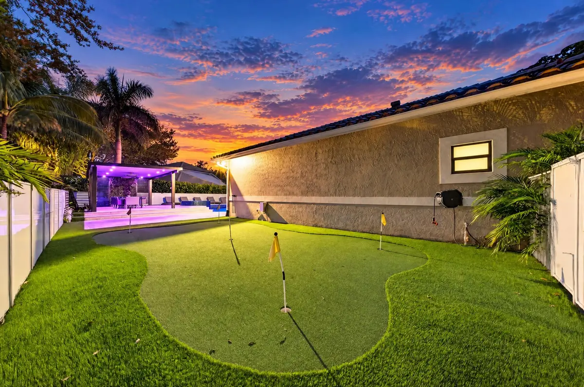 004-034-Side Yard-4000x2650 at 10090 NW 59th Drive, Parkland