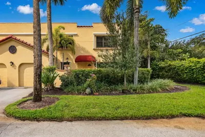 42 Uno Lago Drive, Juno Beach – Townhouse for sale