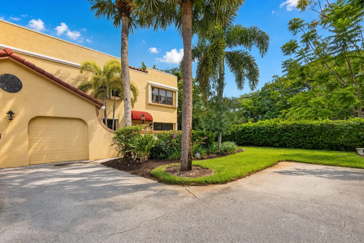 3-web-or-mls-jm9um at 42 Uno Lago Drive, Juno Beach