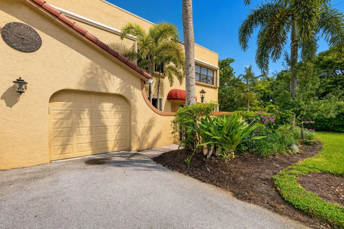4-web-or-mls-VJkEv at 42 Uno Lago Drive, Juno Beach