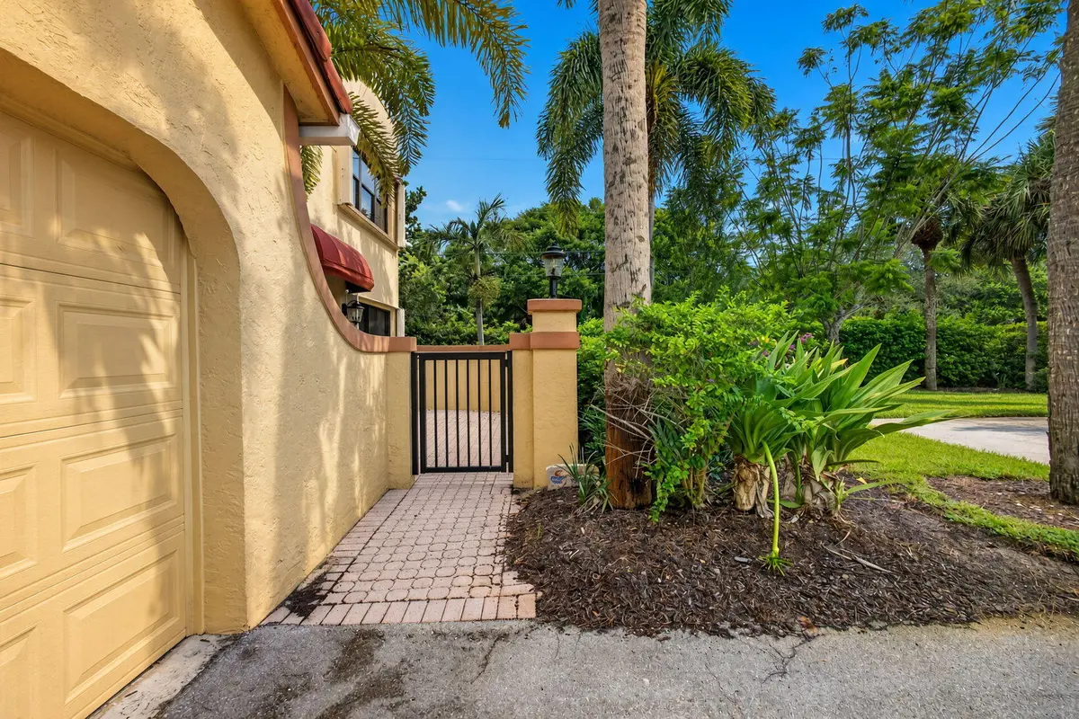 5-web-or-mls-sZYcK at 42 Uno Lago Drive, Juno Beach