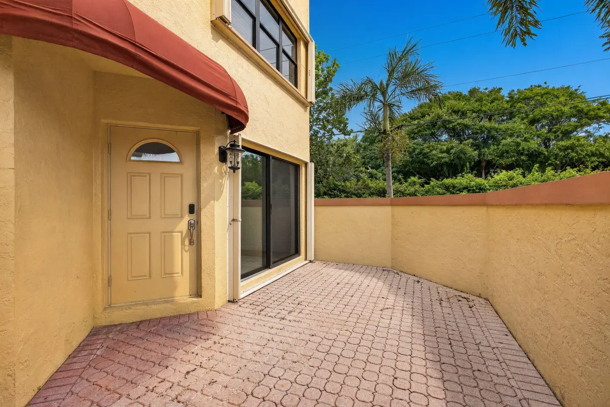 6-web-or-mls-7CCs9 at 42 Uno Lago Drive, Juno Beach