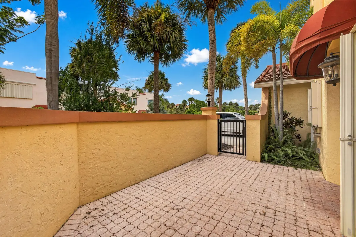7-web-or-mls-wDeDw at 42 Uno Lago Drive, Juno Beach