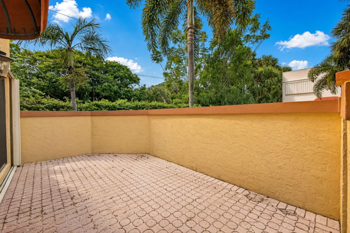 8-web-or-mls-ZEdvO at 42 Uno Lago Drive, Juno Beach