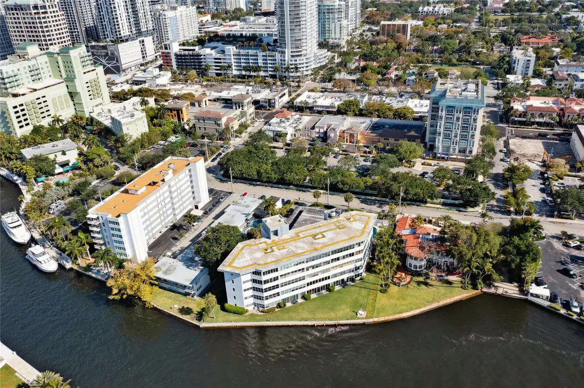 Rivercrest CondoDirect New River views at 818 SE 4TH Street 201, Fort Lauderdale