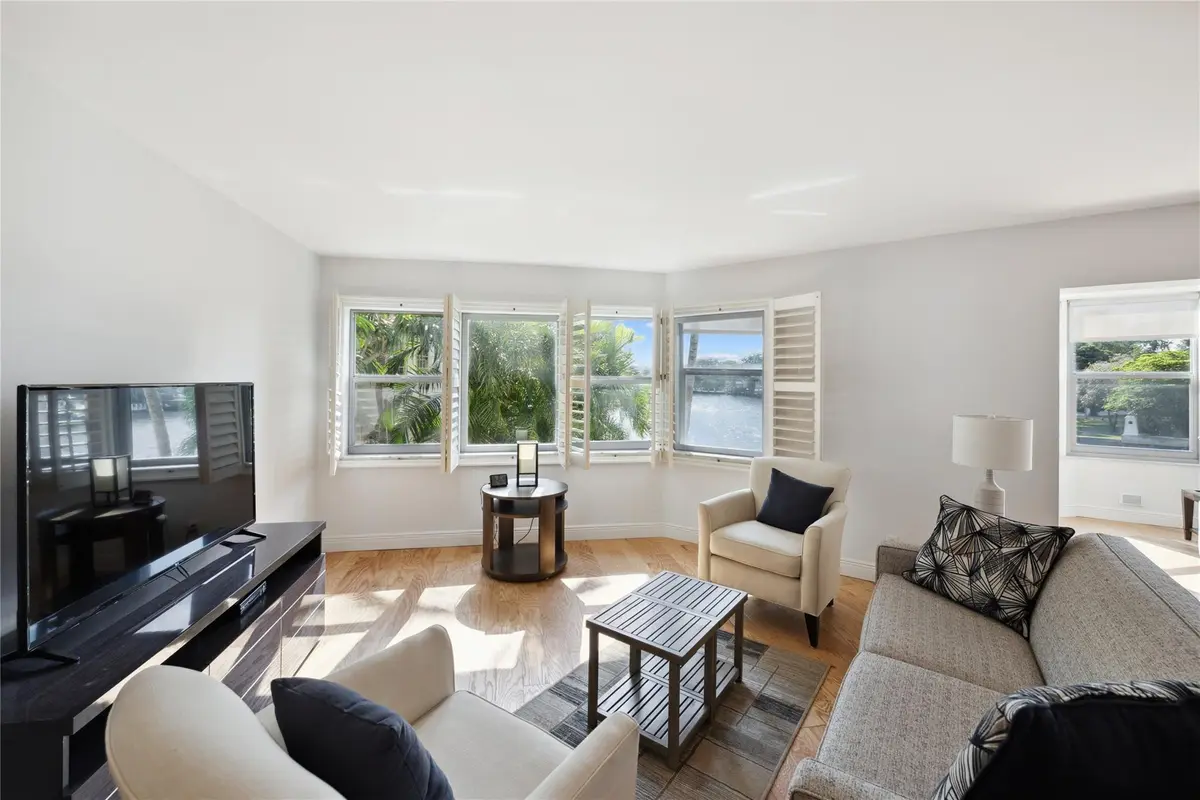 Photo 5 at 818 SE 4TH Street 201, Fort Lauderdale