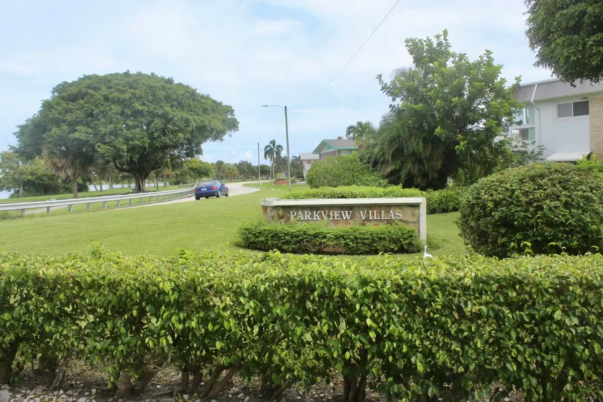 IMG_8702 at 2440 Lake Osborne Drive 105, Lake Worth Beach