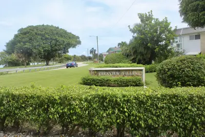 2440 Lake Osborne Drive 105, Lake Worth Beach – Condominium for sale