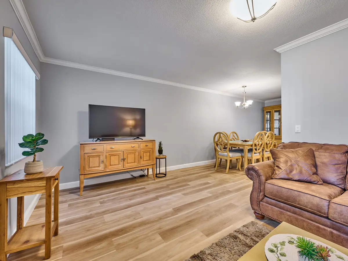 Living to Dining at 1100 E Indiantown Road 104, Jupiter