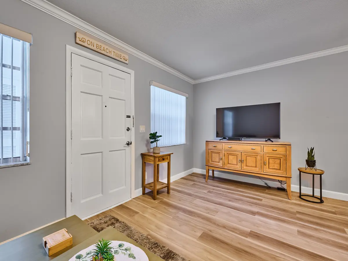 Living to entry at 1100 E Indiantown Road 104, Jupiter