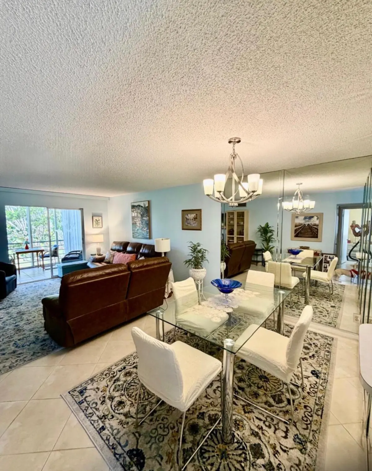 Dining at 300 NE 26TH Avenue 2010, Boynton Beach