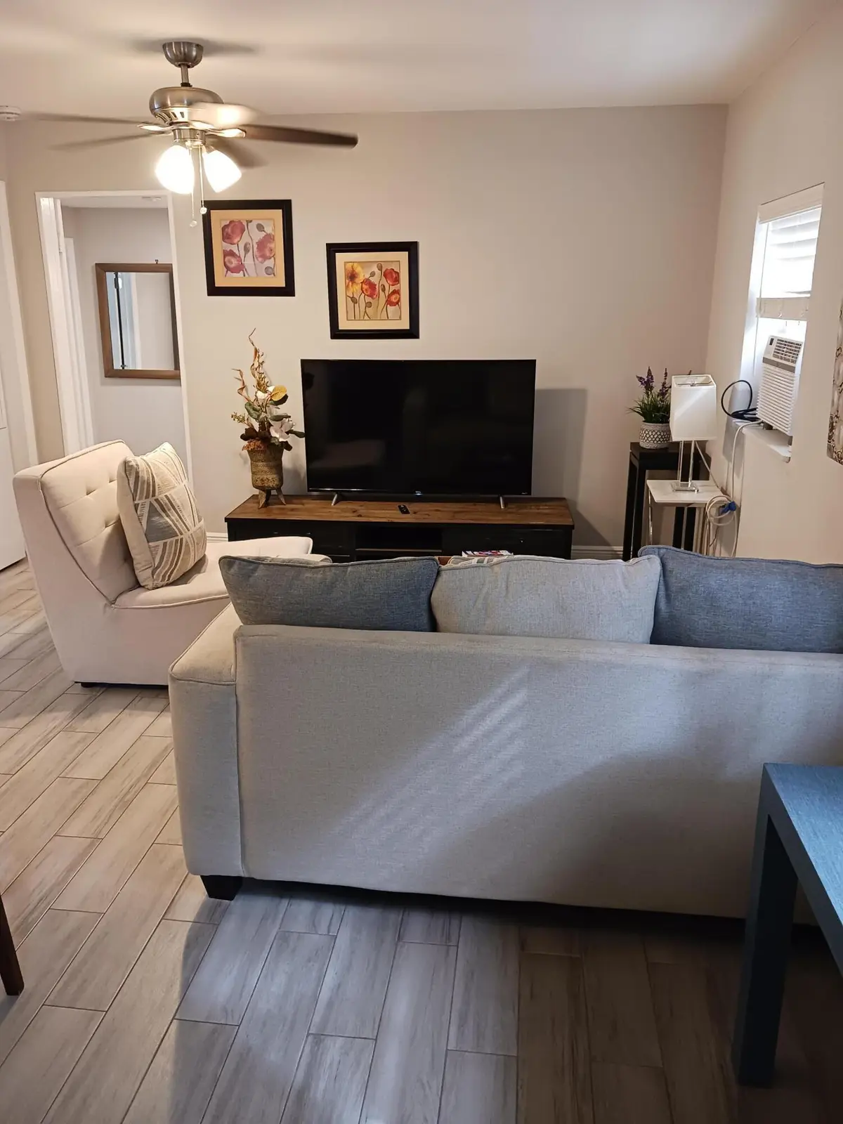 ENTRY & LIVING ROOM at 519 Cottage 31ST Street, West Palm Beach