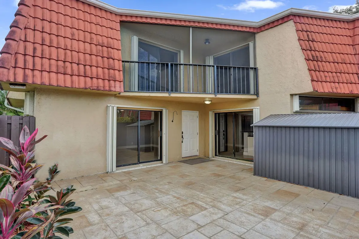 Front Patio/courtyard at 22970 OXFORD Place A, Boca Raton