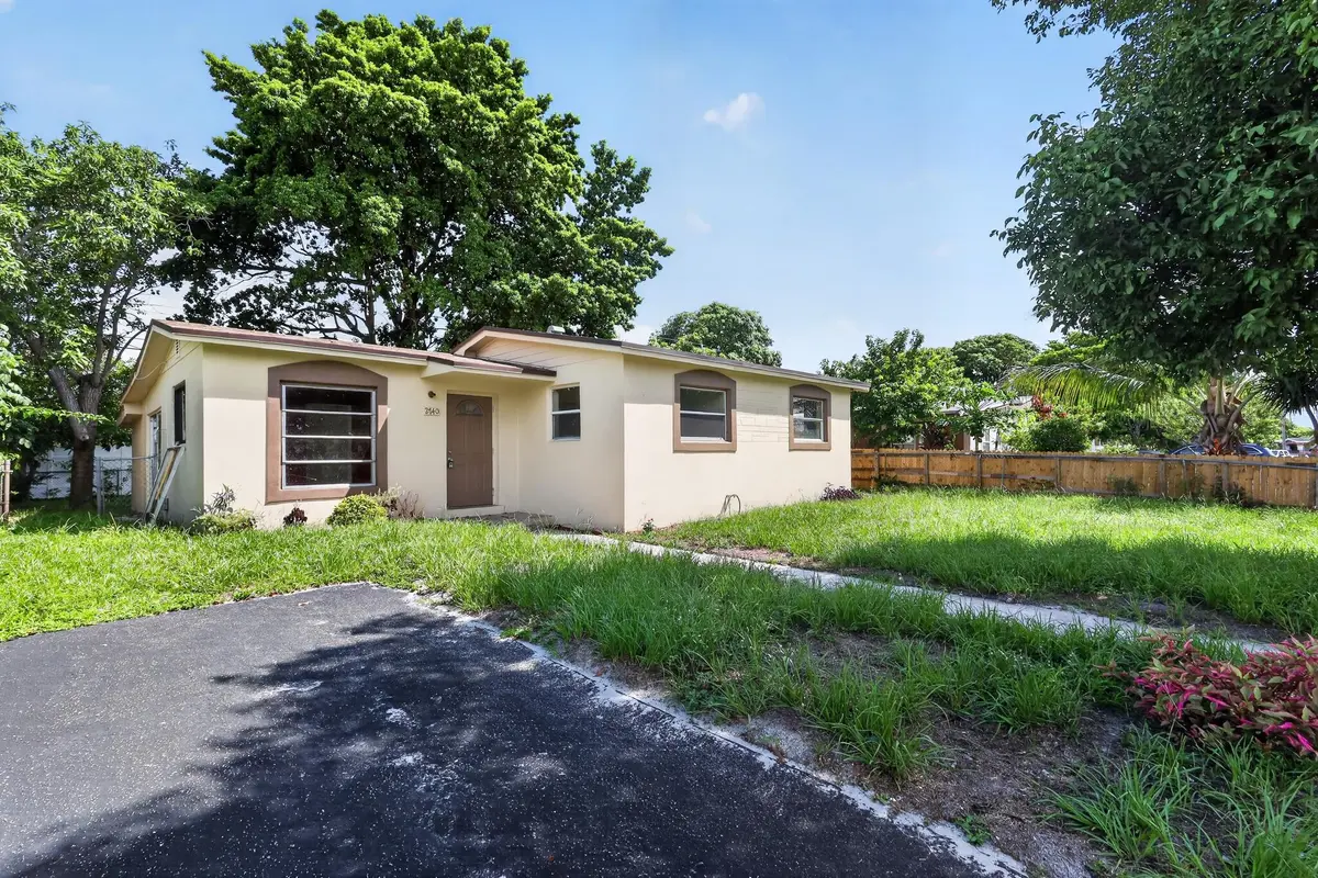 2740 NW 2ND Street, Boynton Beach, FL – photo 2
