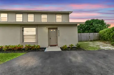 8600 Uranus Terrace, West Palm Beach – Townhouse for sale