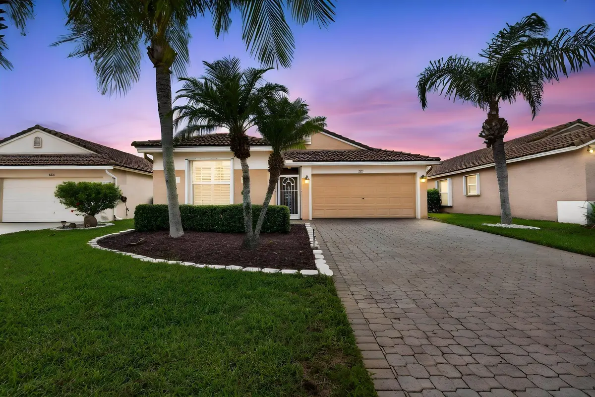Front Elevation at 827 NW Greenwich Court, Port St. Lucie